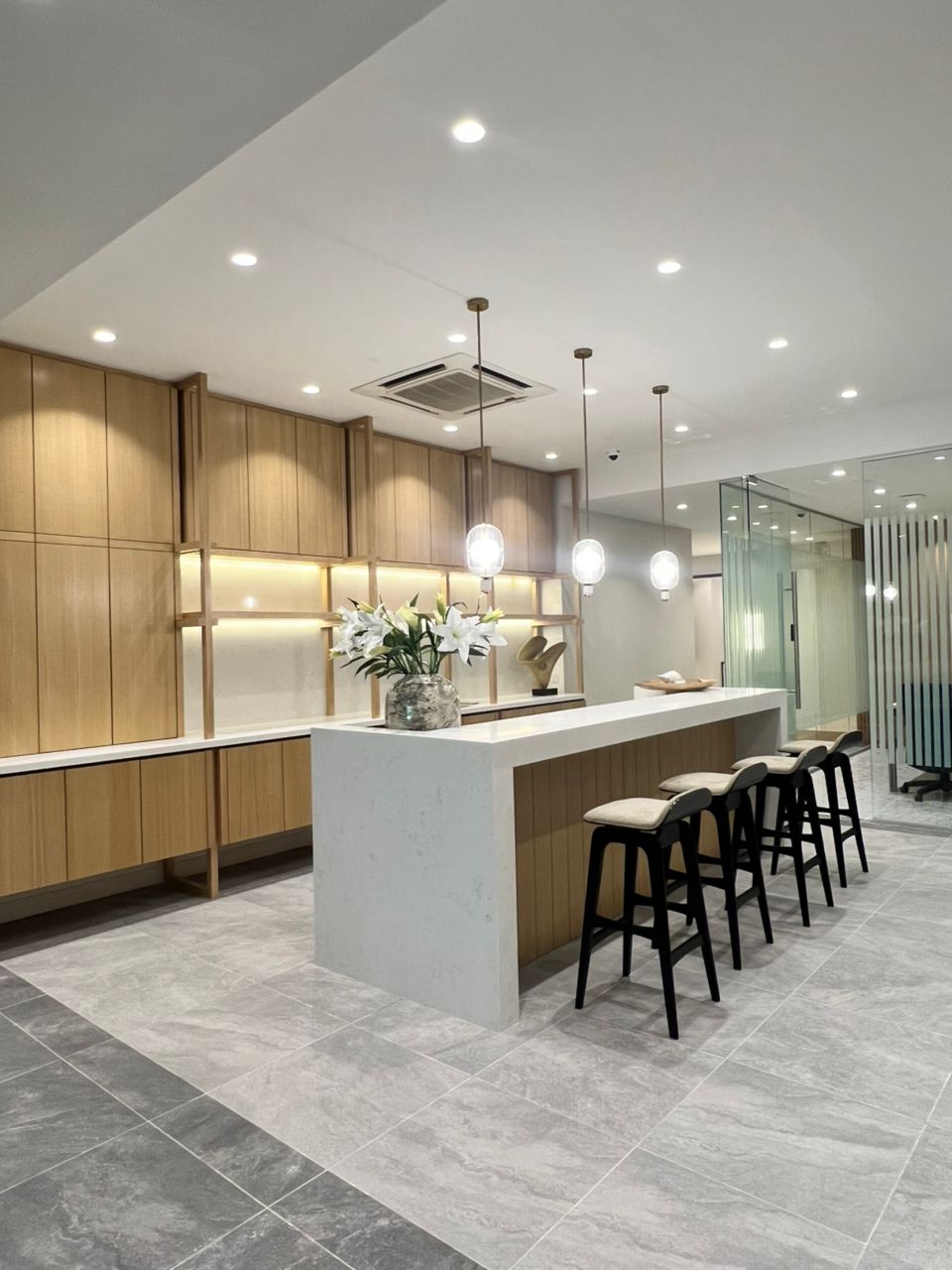 M Zenni Show Unit living area