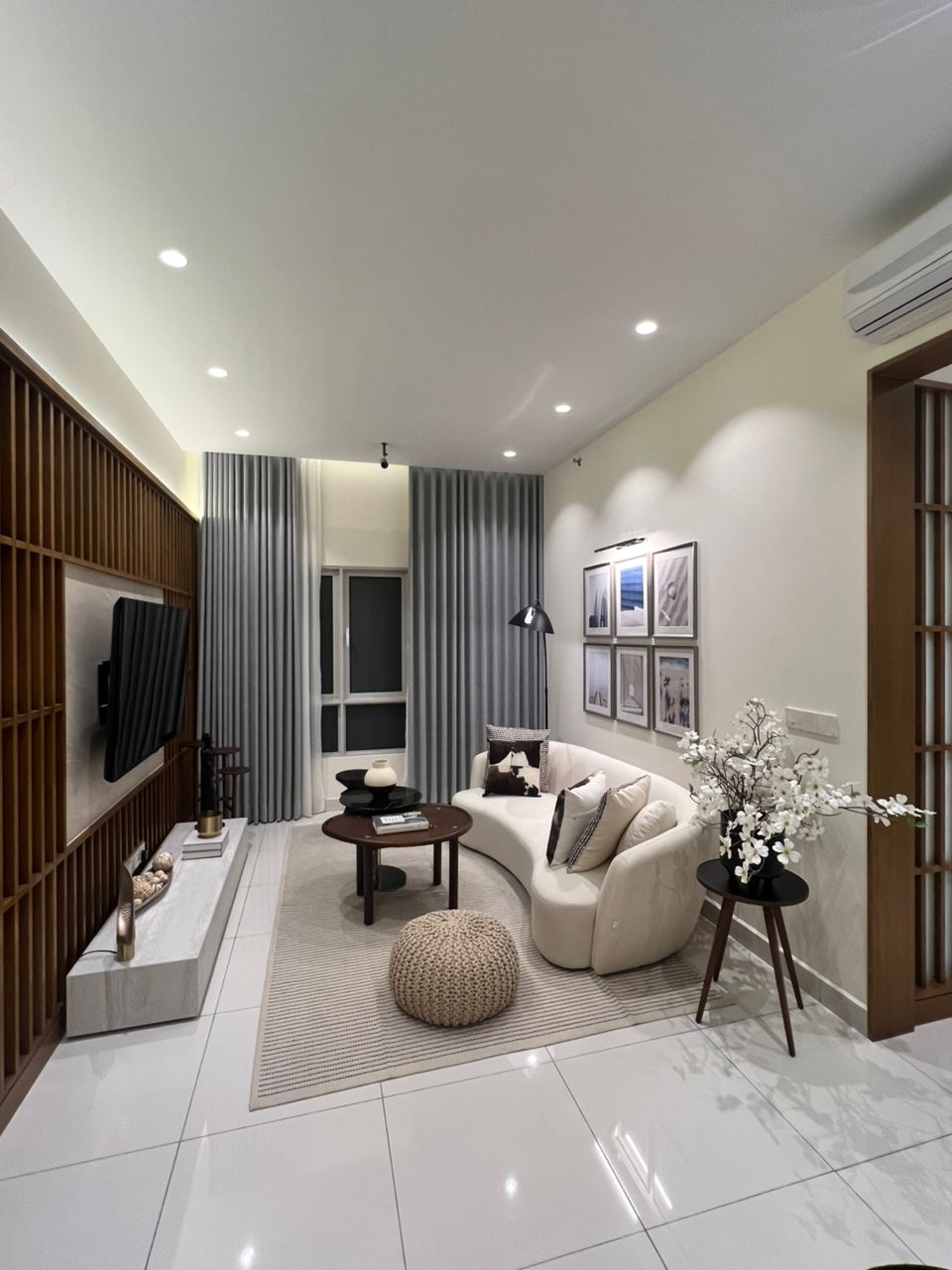 M Zenni Show Unit kitchen